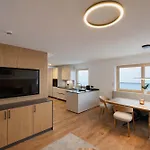 Bergblick - Two-level Penthouse With Rooftop Terrace & Mountain View By Alpenluxus Collection *